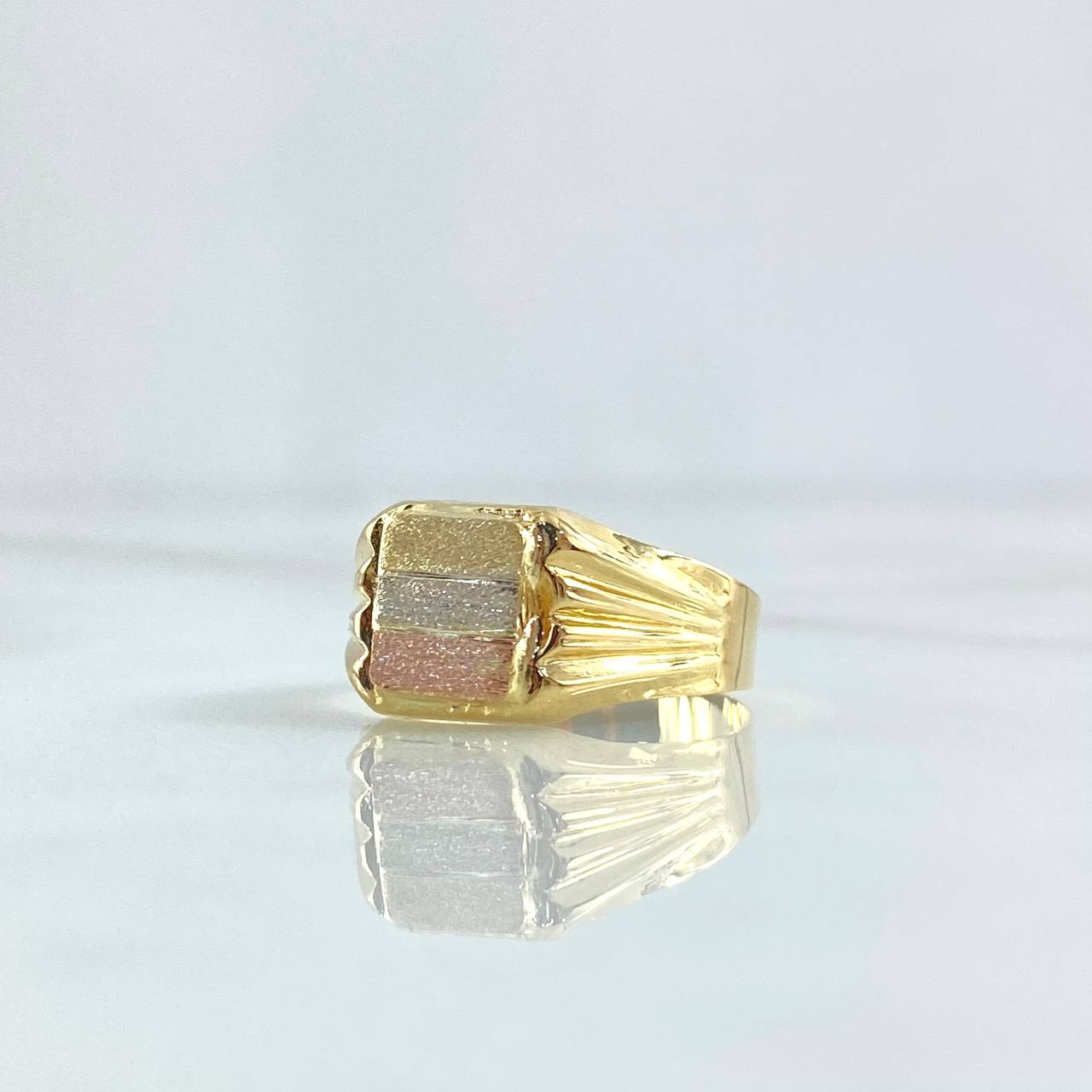 Anillo Sello Bandera Mate 1.5gr / T7 / Rayas Laterales Tres Oros 18K ©