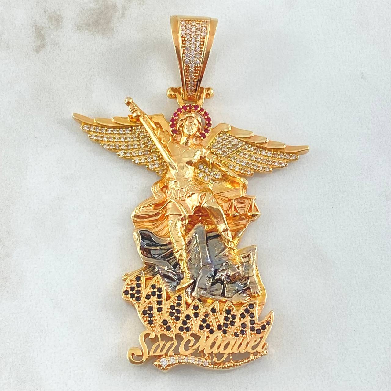 Dije San Miguel De Arcangel 22.95gr / 7cm / Oro Amarillo 18K ©
