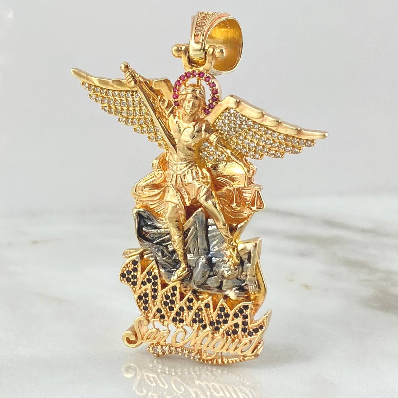 Dije Silueta San Miguel Arcangel 22.45gr / 7cm / Oro Amarillo 18K ©