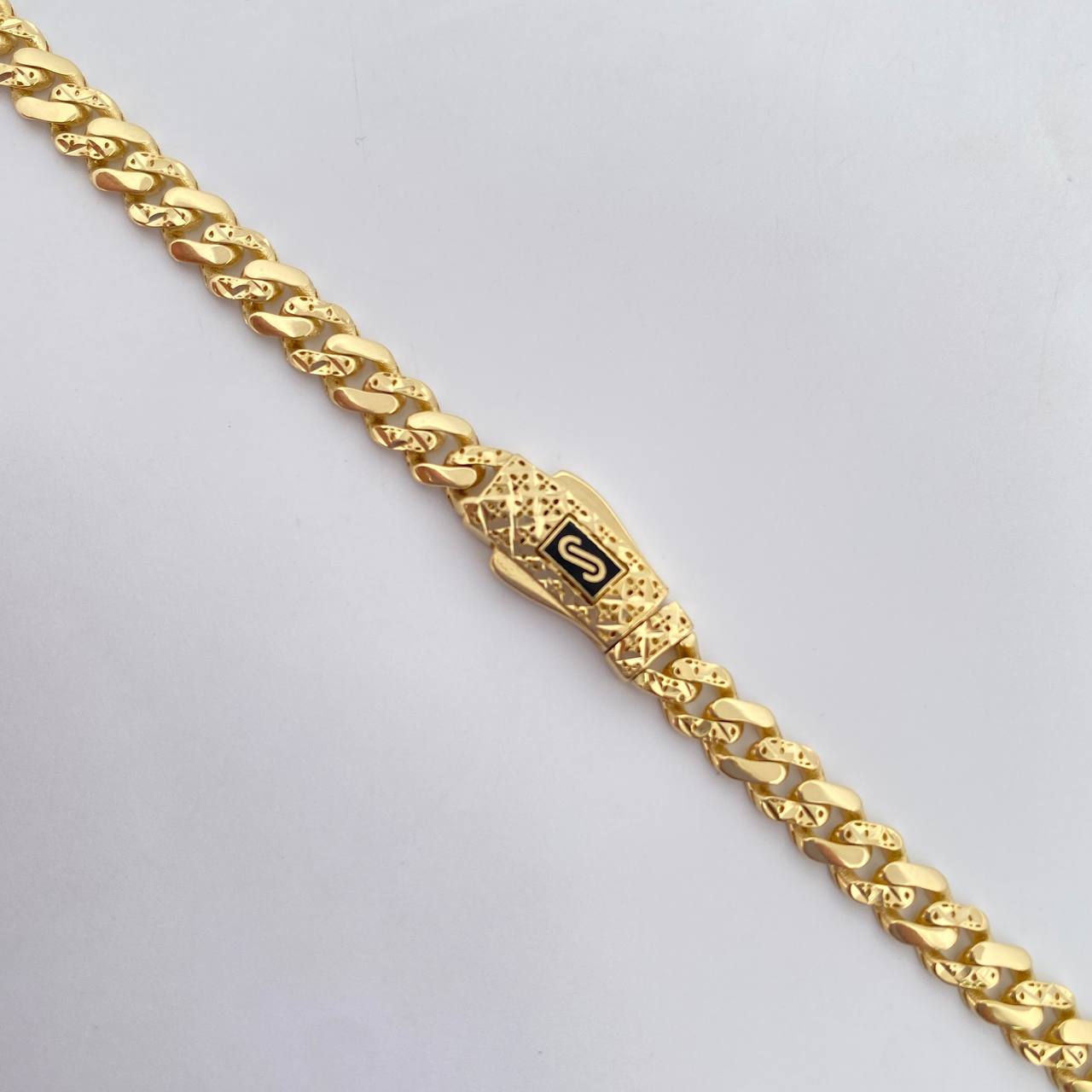 Cadena Cubana Infinito  22.3gr / 70.5cm / 4.9mm Diamantada Oro Amarillo +2 18K $