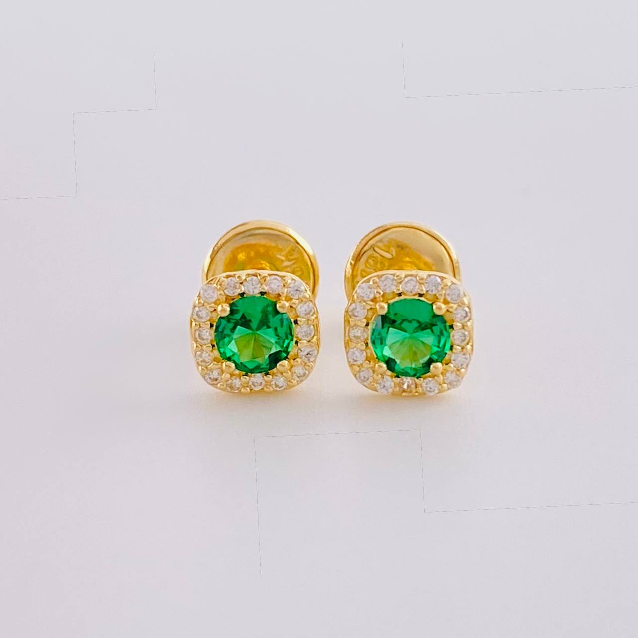 Topos Halo Puntas Ovaladas 0.85g / 5.6mm Oro Amarillo 18K
