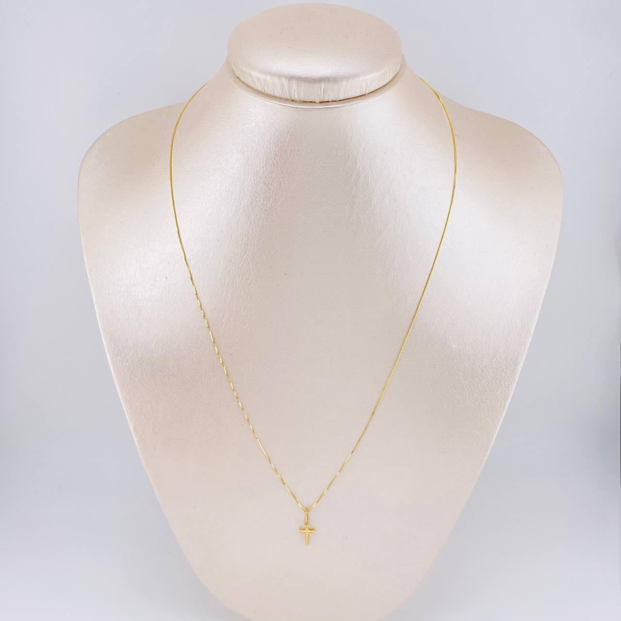 Set Cadena Veneciana + Dije Cruz Lisa Puntas Planas / 1.2 g / 50.3 cm Oro Amarillo 18K