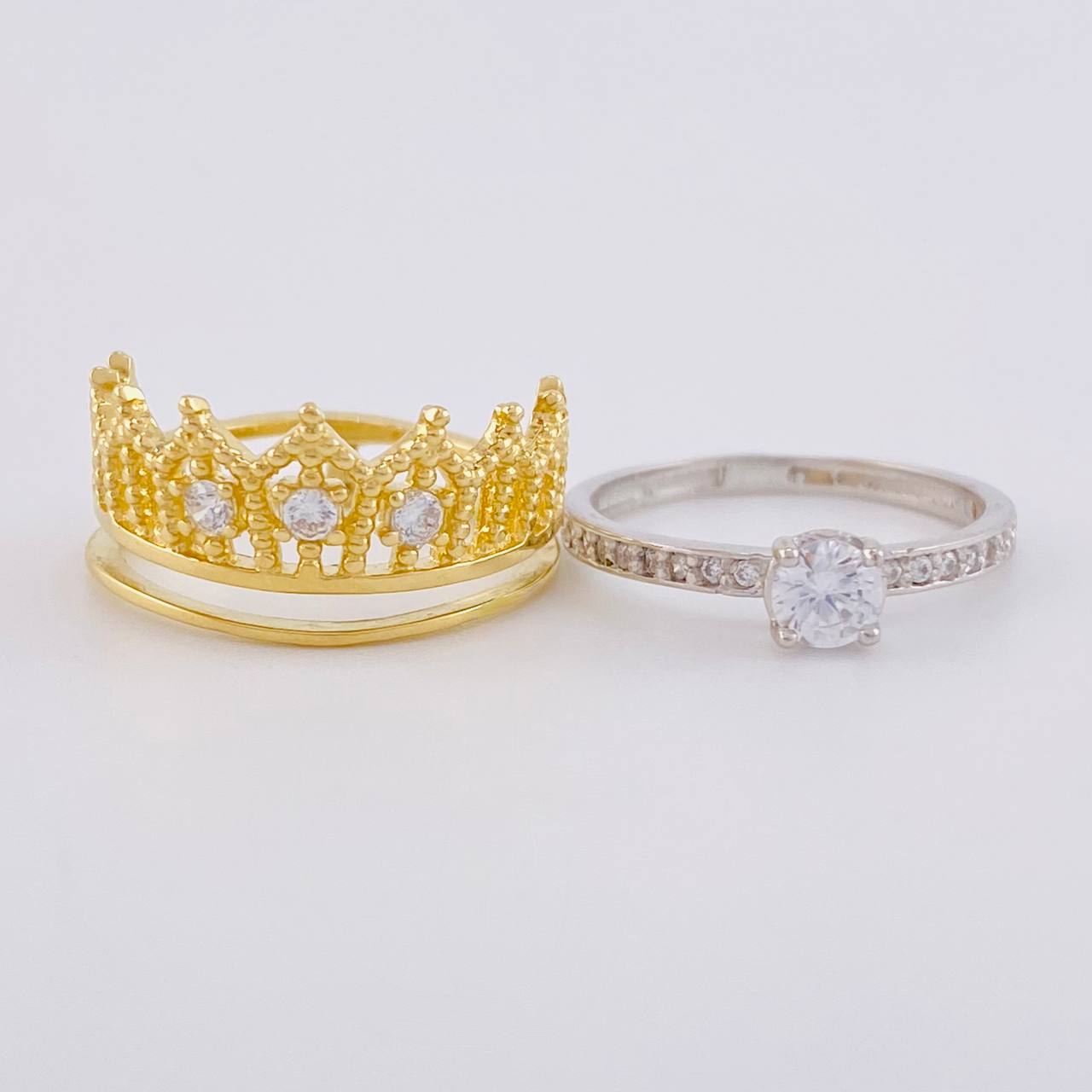 Anillo Solitario Corona 4.4 g / T4 Oro Amarillo 18K
