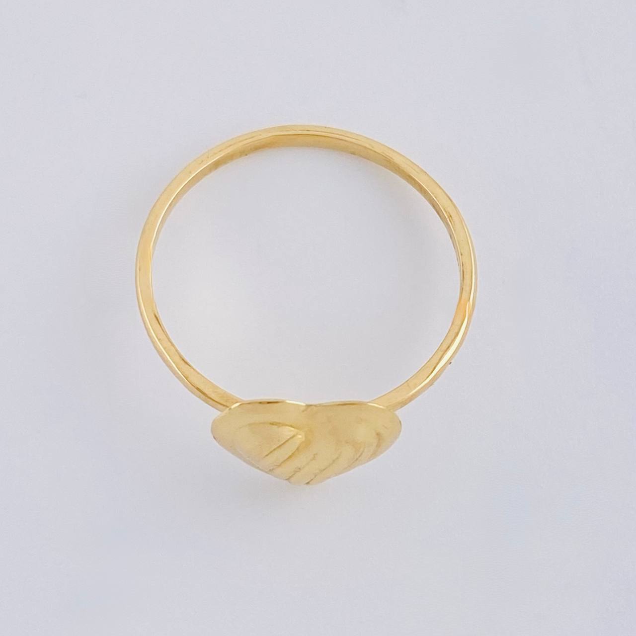 Anillo Corazón Sobresalto Lineal 1.15 g / T7 Oro Amarillo 18K