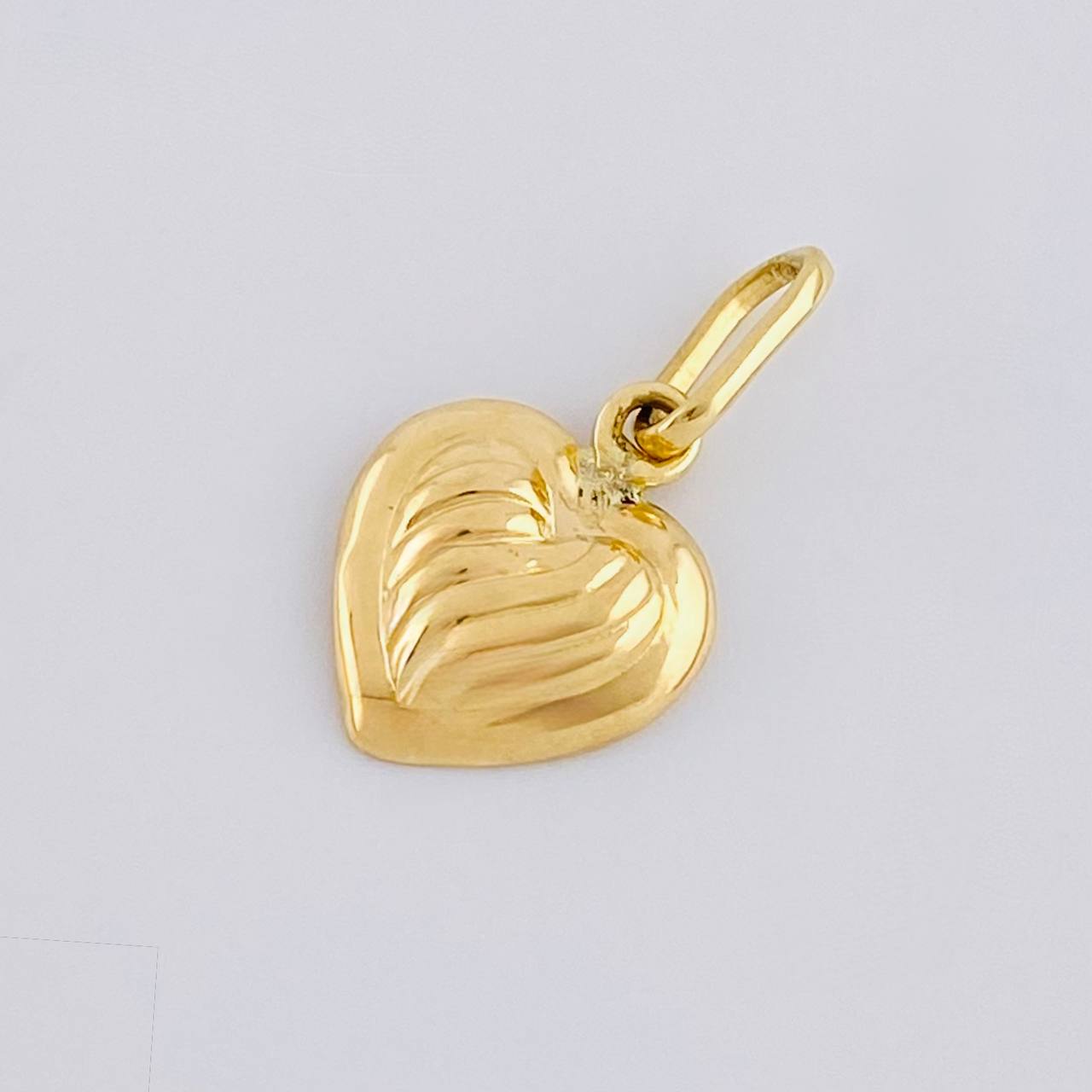 Dije Corazón Sobresalto Lineal 0.5 g / 1.5 cm Oro Amarillo 18K