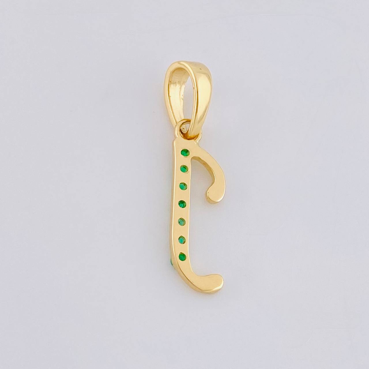 Dije Letra J Cursiva Esmeraldas 11Pts 0.8 g / 3.3 cm Oro Amarillo 18K