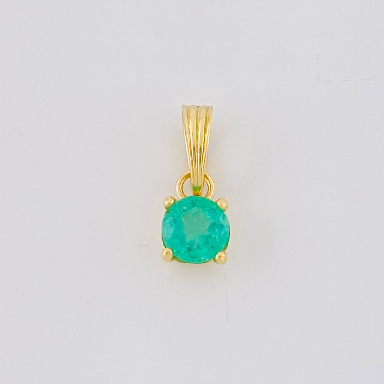 Dije Perla Esmeralda 49Pts 0.7 g / 2.4 cm Oro Amarillo 18K