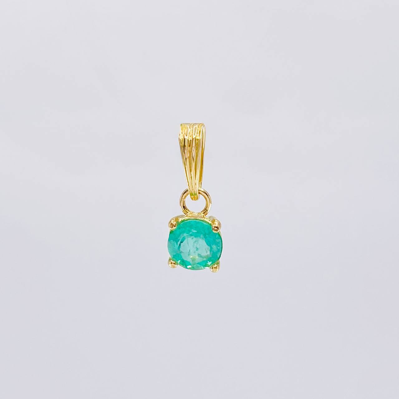 Dije Perla Esmeralda 49Pts 0.7 g / 2.4 cm Oro Amarillo 18K