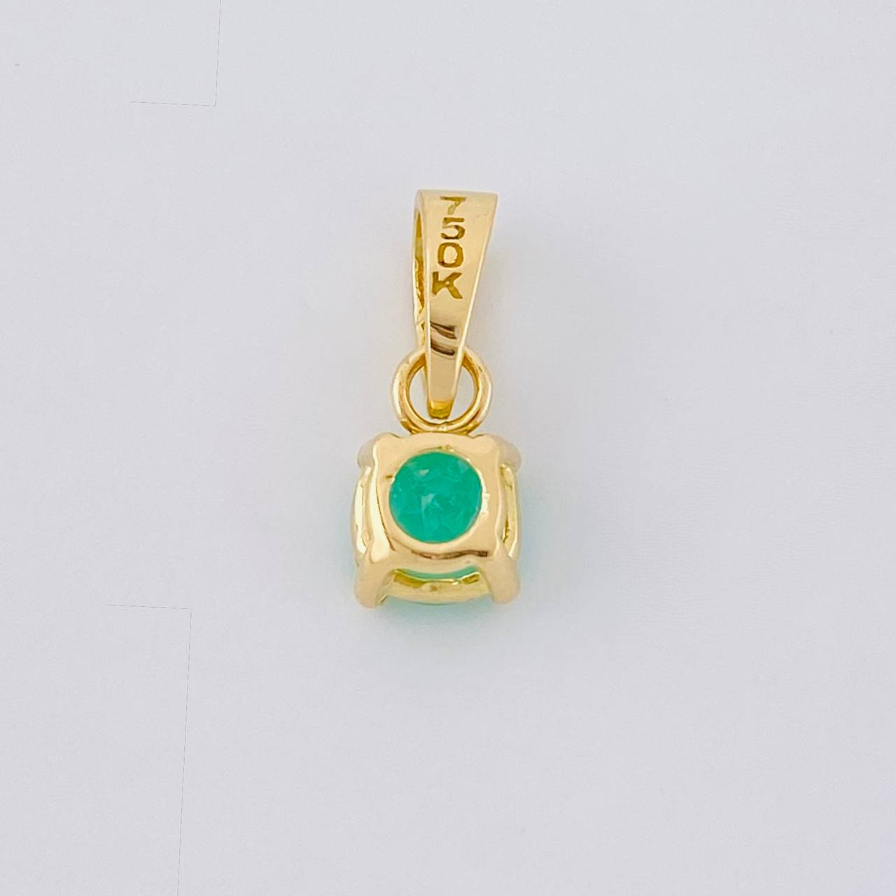 Dije Perla Esmeralda 49Pts 0.7 g / 2.4 cm Oro Amarillo 18K