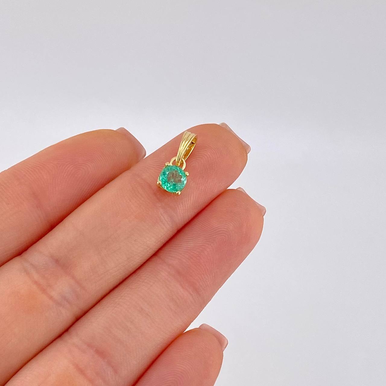 Dije Perla Esmeralda 49Pts 0.7 g / 2.4 cm Oro Amarillo 18K