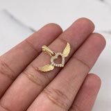 Dije Silueta Corazon Alas 1.25gr / 1.6cm / Circones Blancos Oro Amarillo 18K $