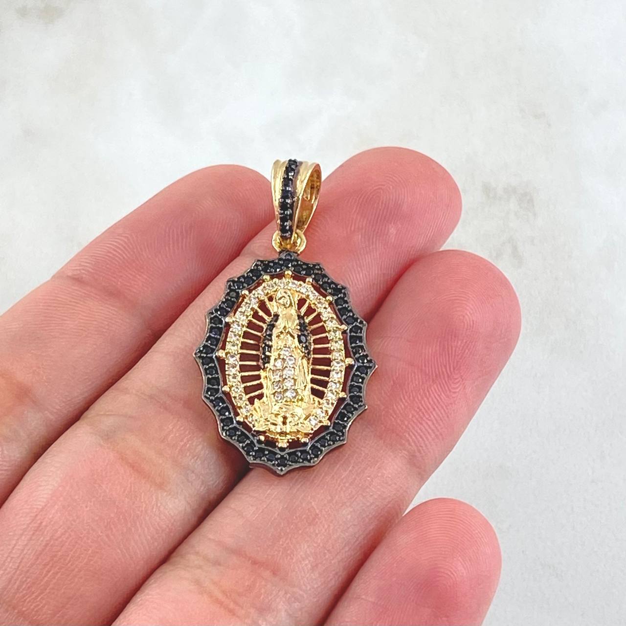 Dije Virgen de Guadalupe 4.4gr / 3.5cm / Oro Amarillo 18K ©