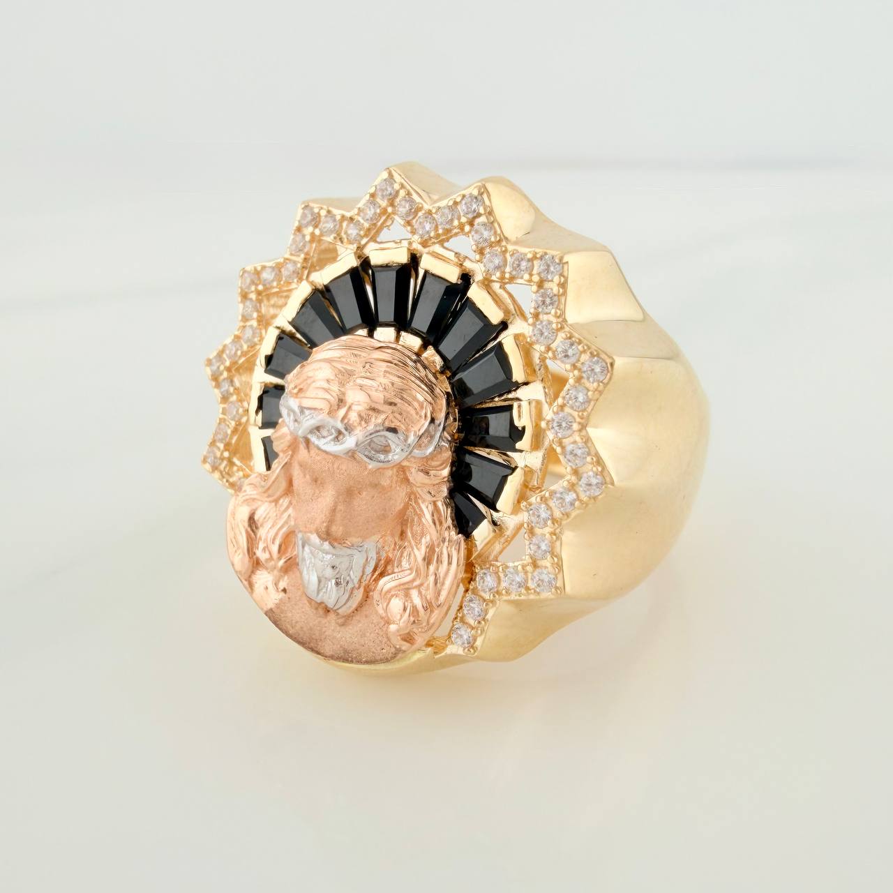 Anillo Rostro Cristo 11.45gr / T8 1/4 / Tres Oros 18K