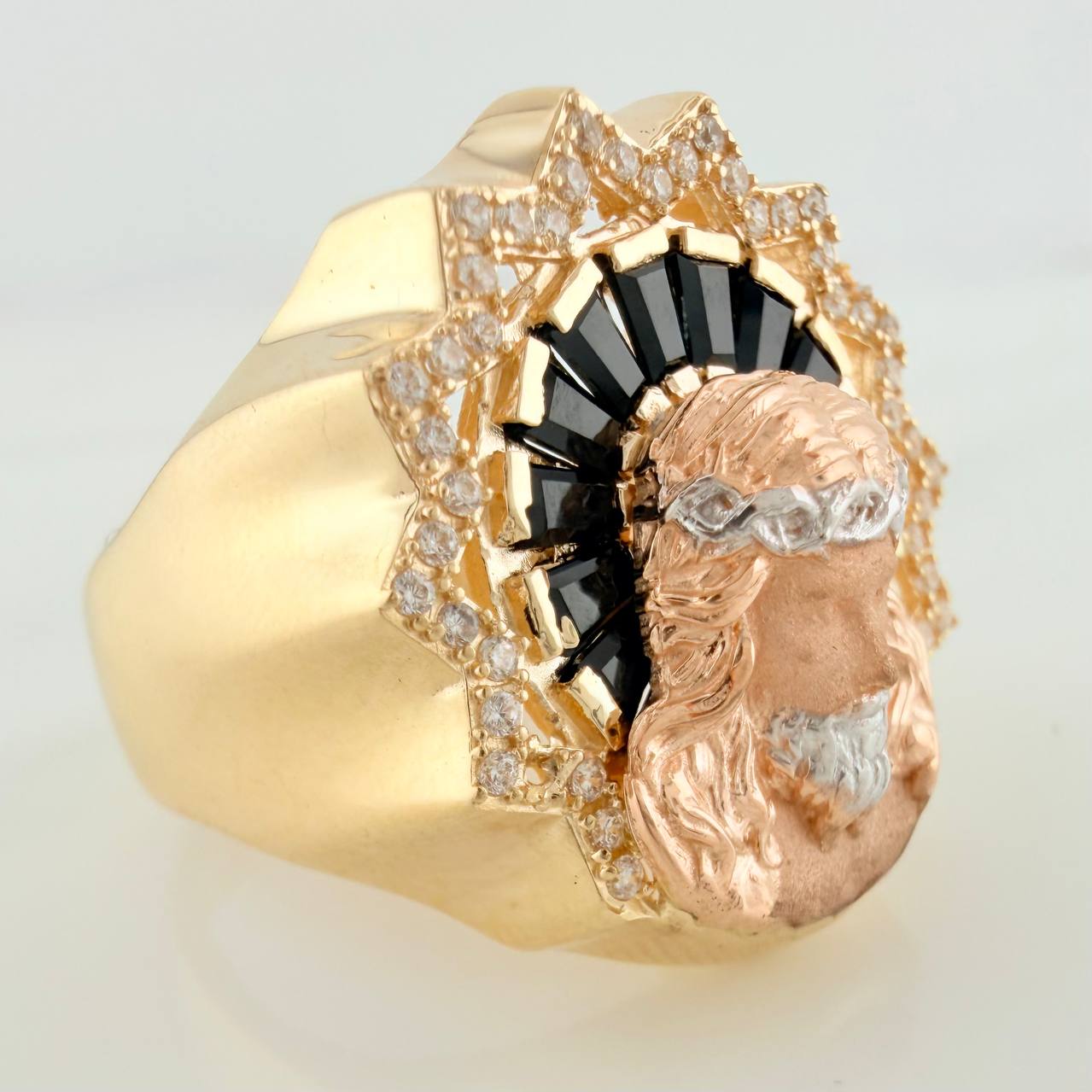 Anillo Rostro Cristo 11.45gr / T8 1/4 / Tres Oros 18K