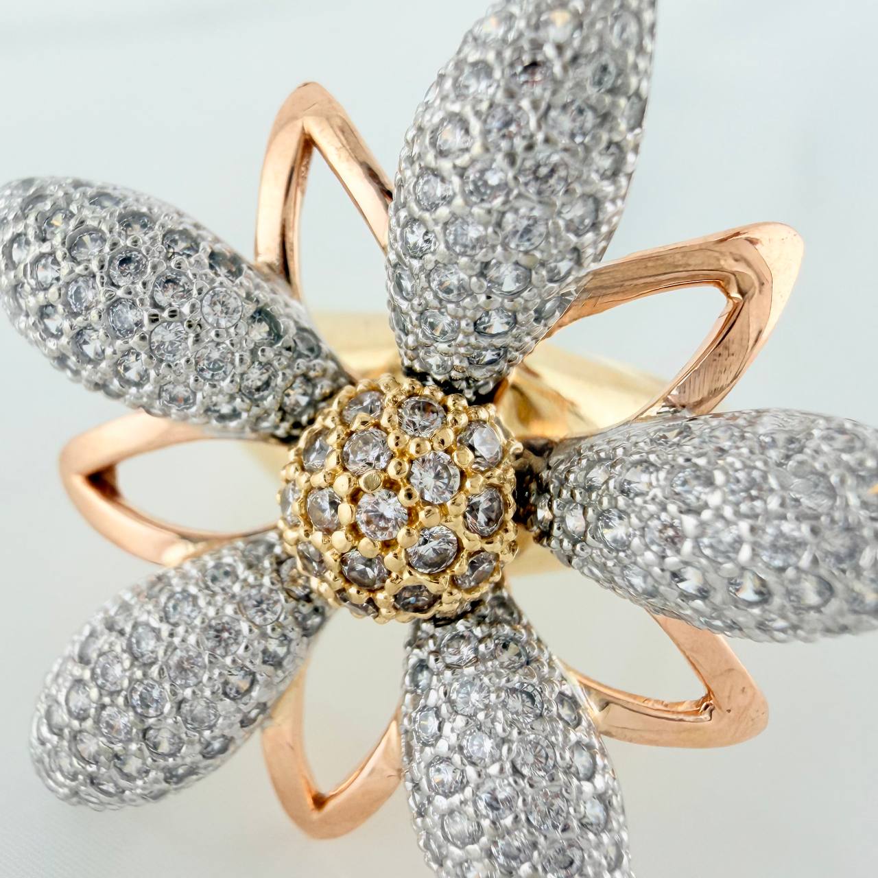 Anillo Flor 9.4gr / T6 1/4 / Tres Oros  18K $