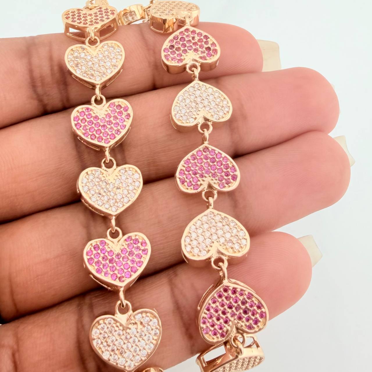 Pulso Corazones 22.1gr / 20.5cm / 10.8mm Oro Amarillo 18K