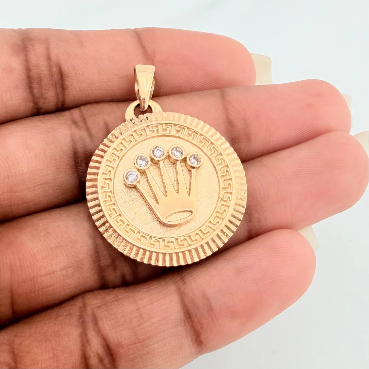 Dije Corona 6.95gr / 3.6cm / Oro Amarillo 18K $