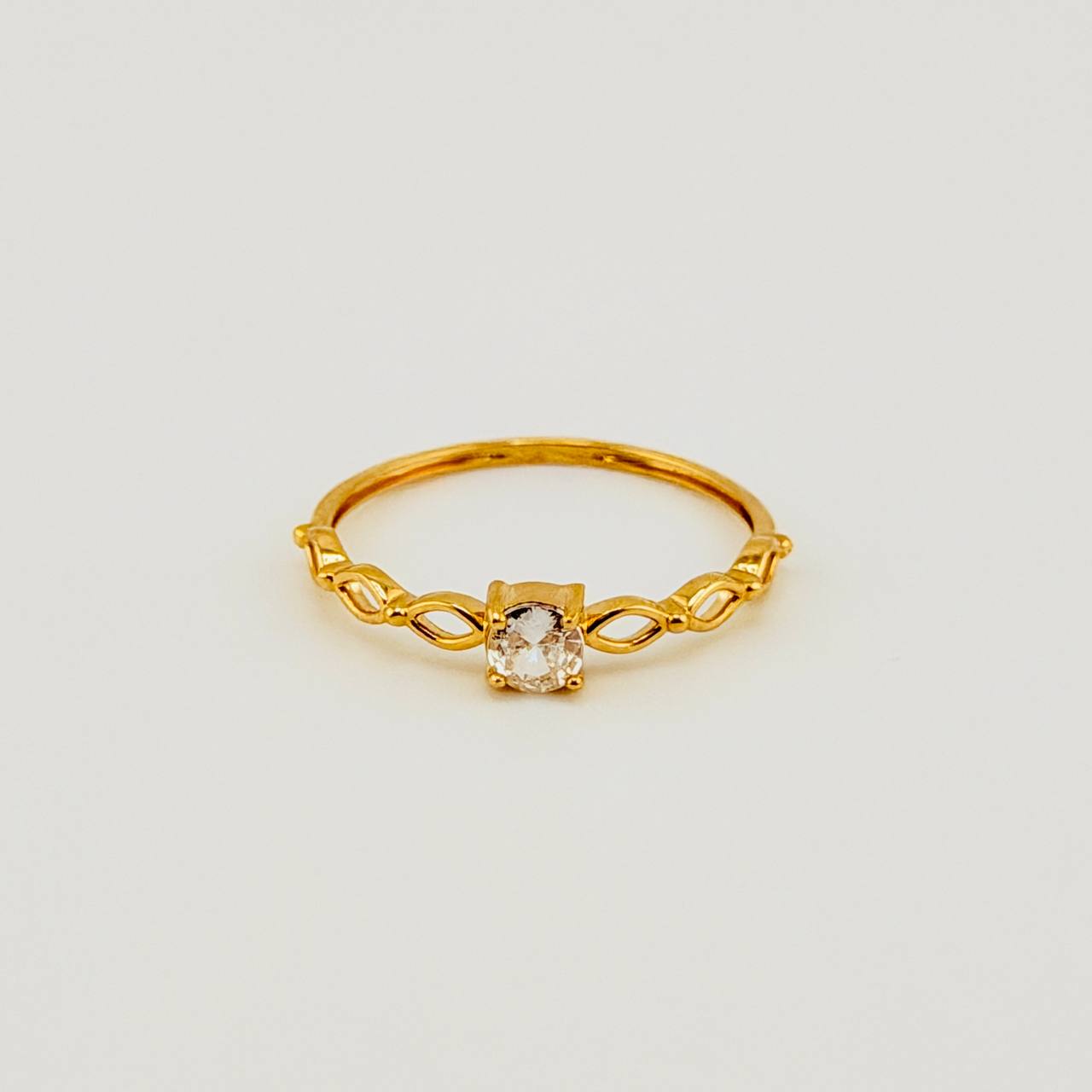 Anillo Solitario Ojos 1.15gr / T7 1/2 / Oro Amarillo 18K *