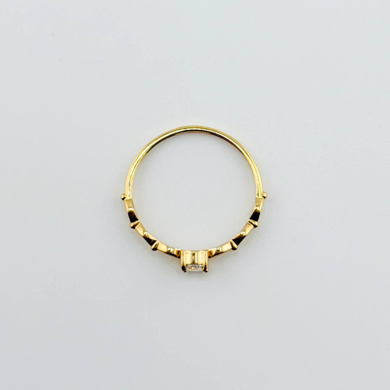 Anillo Solitario Ojos 1.15gr / T7 1/2 / Oro Amarillo 18K *