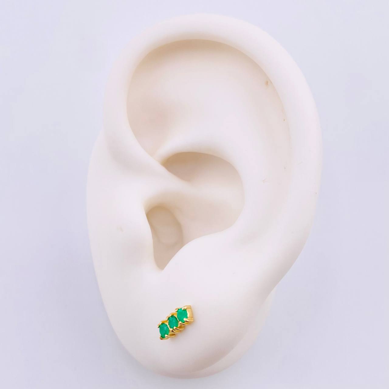 Topos Trio Esmeraldas 16pts 1.2gr / 0.7cm / Oro Amarillo 18K ©