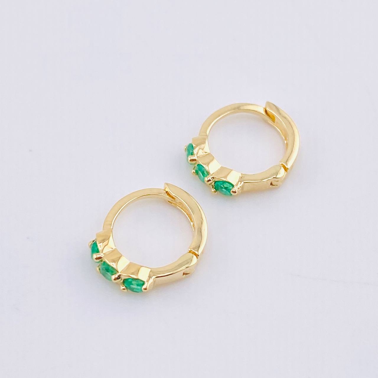 Candongas Trio Abultado Esmeraldas 31pts 1.65gr / 1.3cm / Oro Amarillo 18K *