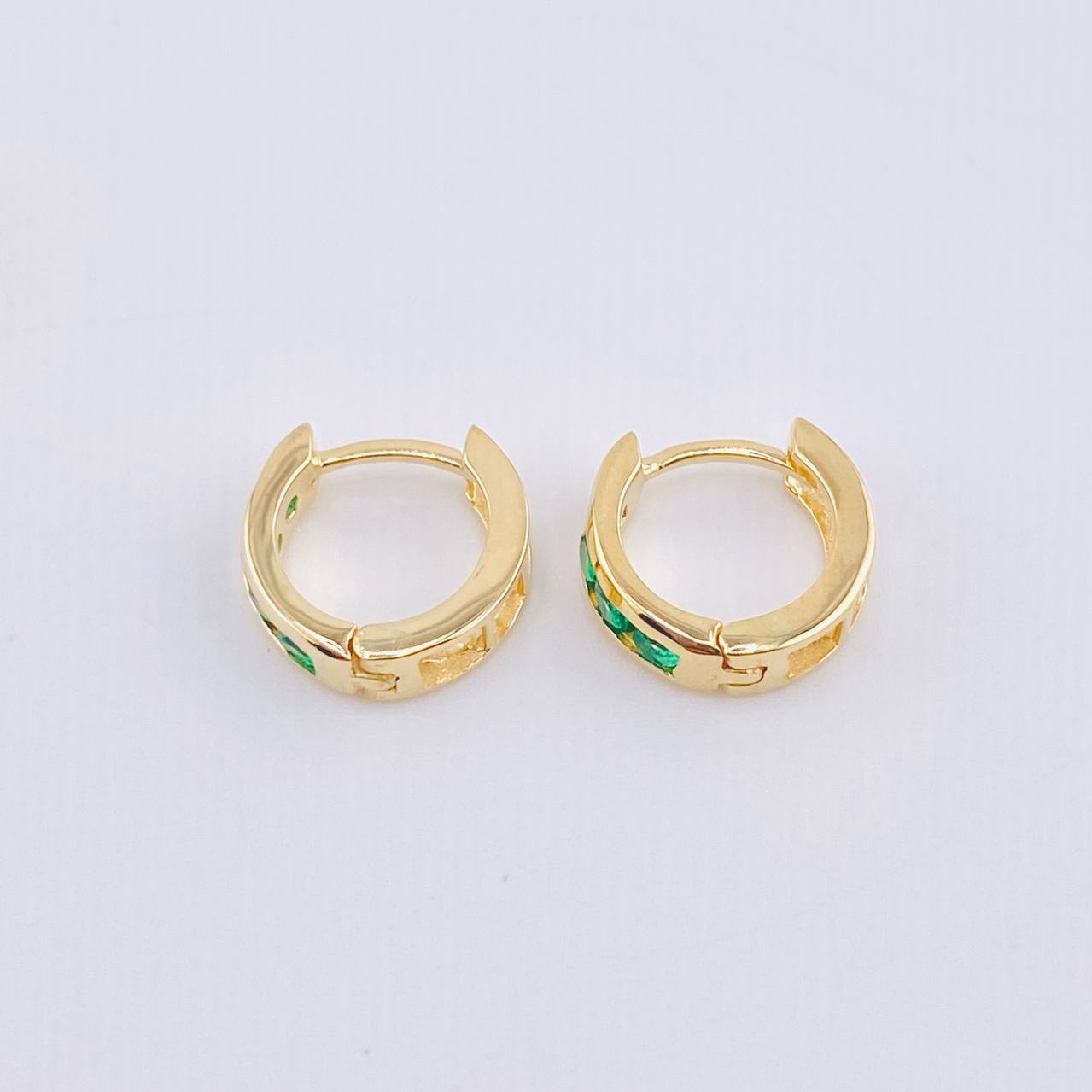 Candongas Carril Esmeraldas 24pts 1.75gr / 1cm / Oro Amarillo 18K ©