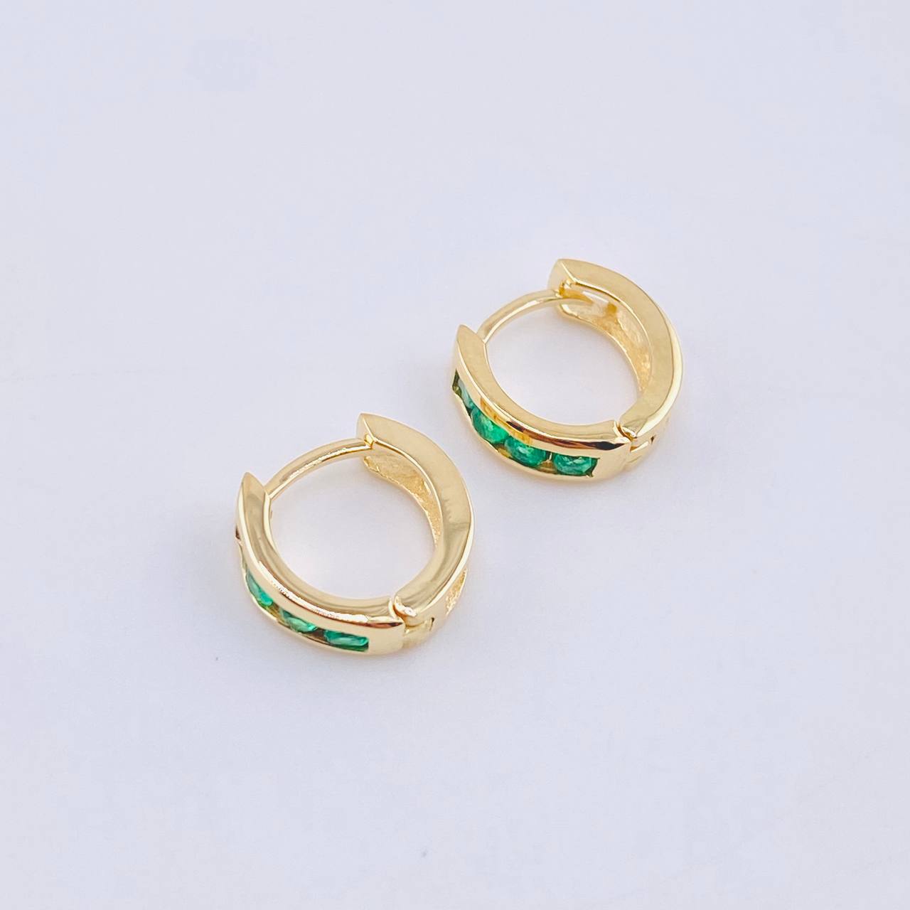 Candongas Carril Esmeraldas 24pts 1.75gr / 1cm / Oro Amarillo 18K ©
