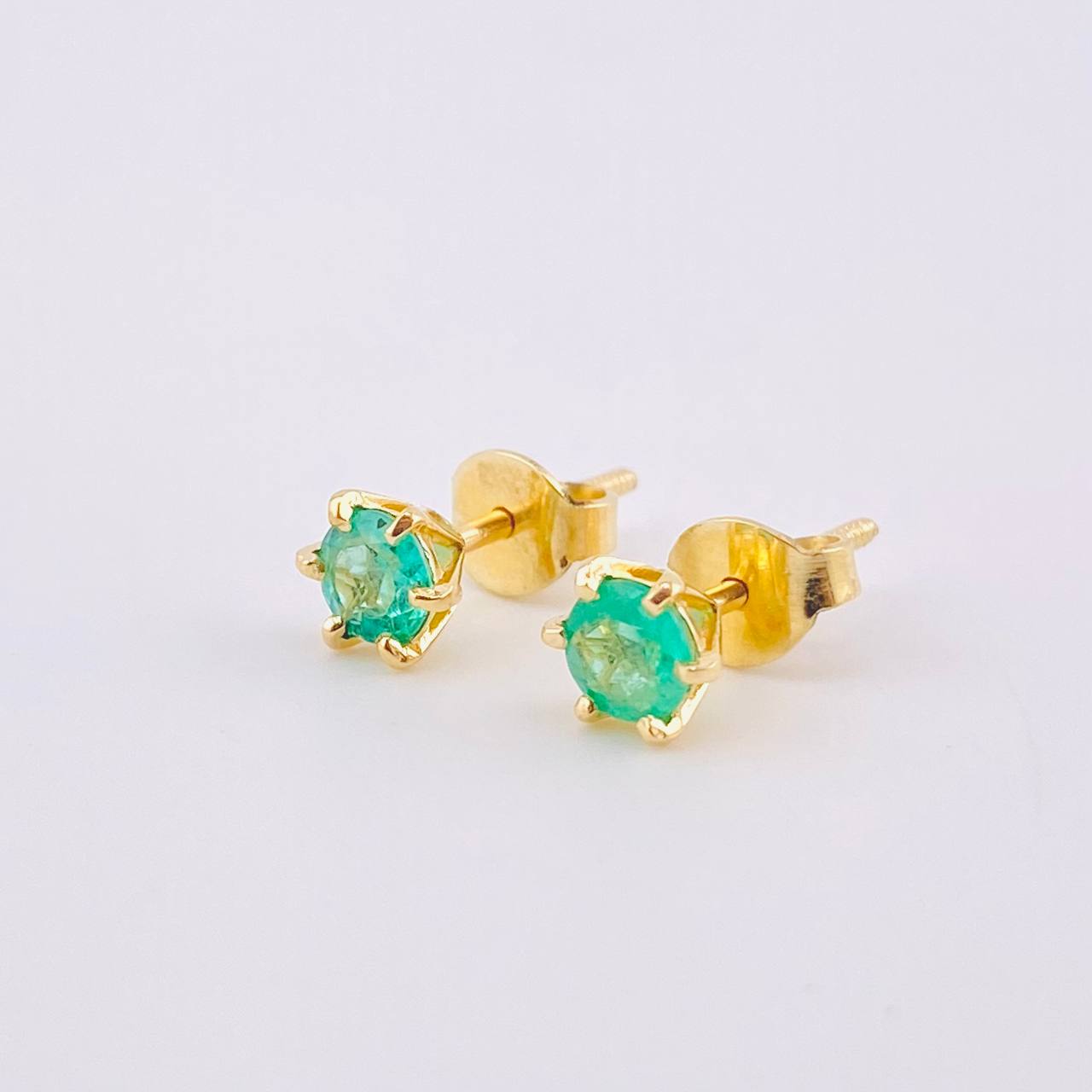 Topos Seis Garras Esmeraldas 49pts 1.45gr / 5.2mm Oro Amarillo 18K ©