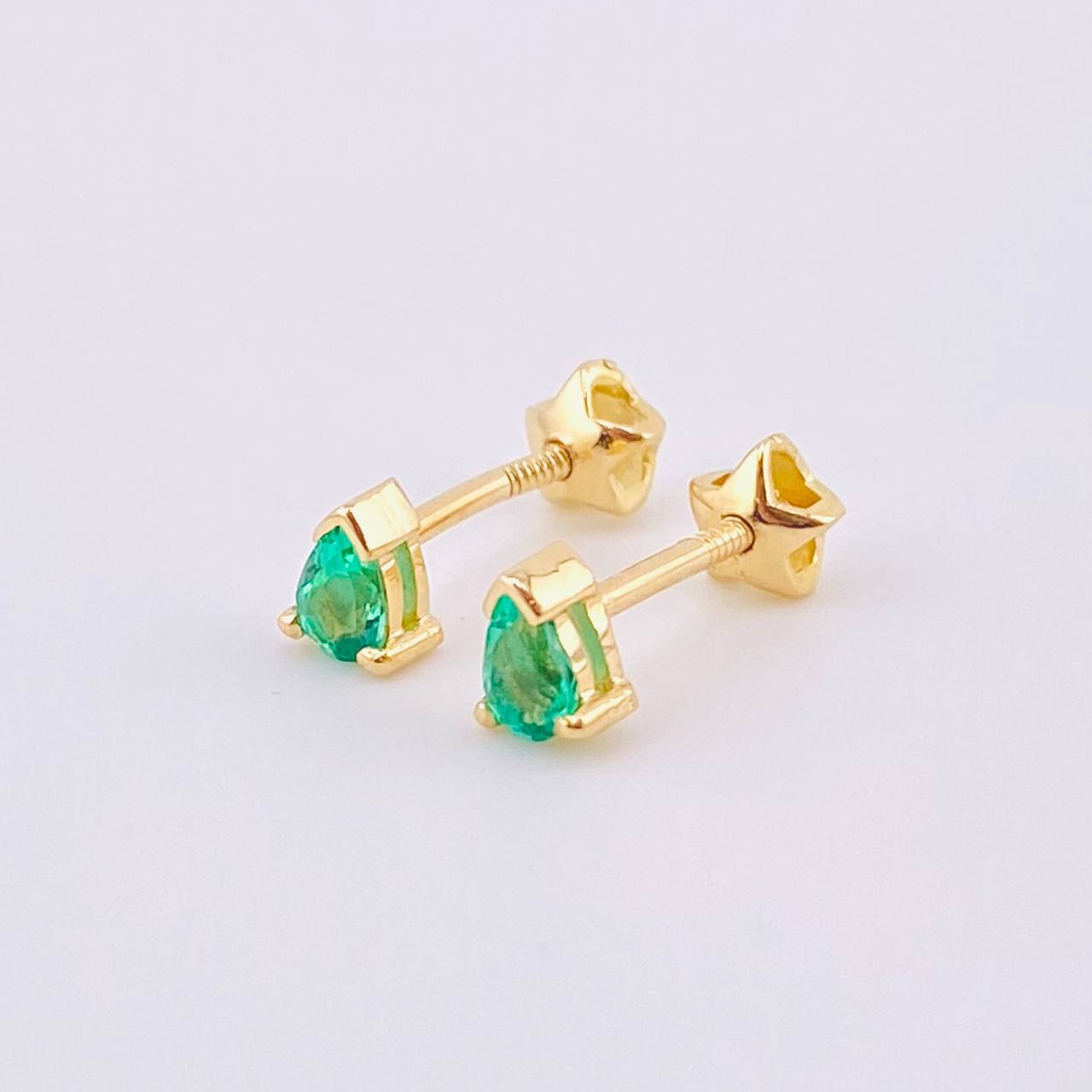 Topos Gota Esmeraldas 28pts 1gr / 4mm Oro Amarillo 18K ©