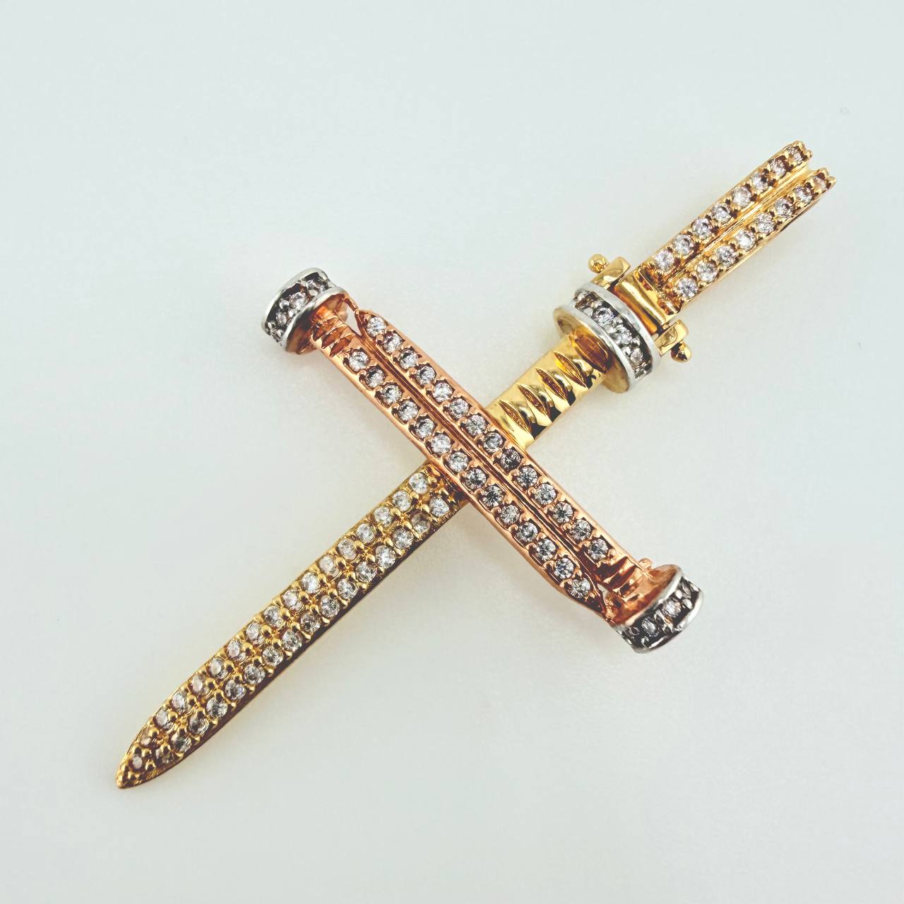 Dije Cruz Clavo 4.05gr / 4.7cm / Tres Oros 18K