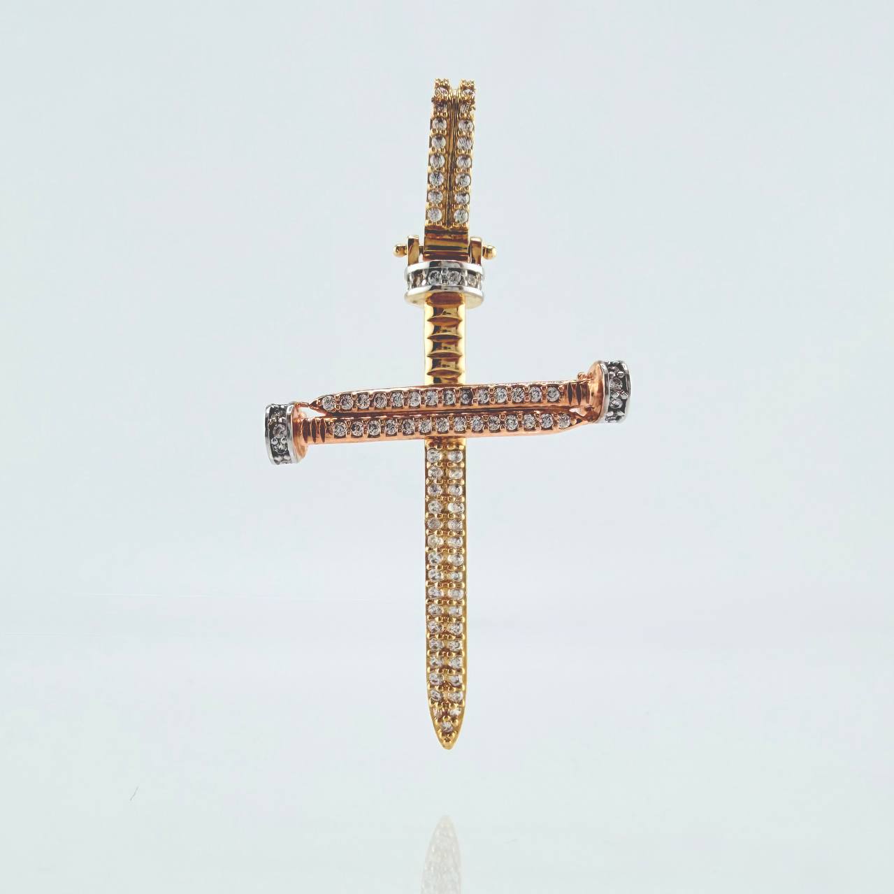 Dije Cruz Clavo 4.05gr / 4.7cm / Tres Oros 18K