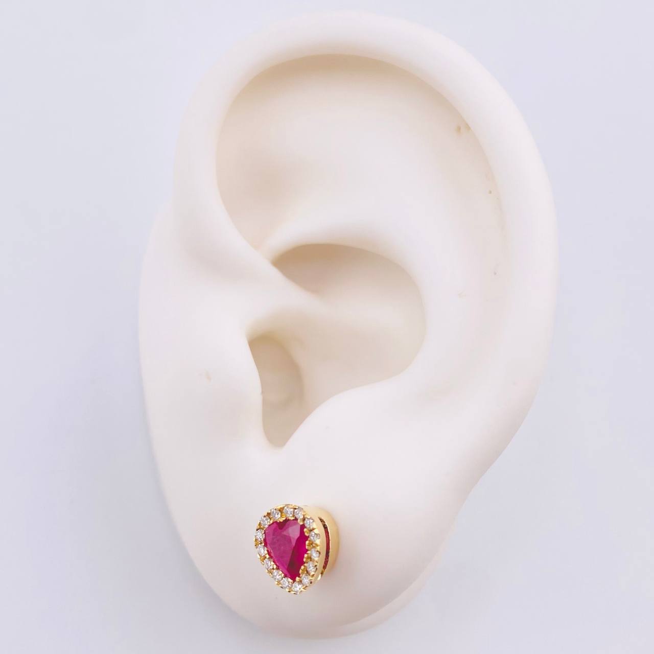 Topos Corazón Rubies 1.11 Qts Diamantes 30pts 2.95gr / 7.6mm Oro Amarillo 18K ©