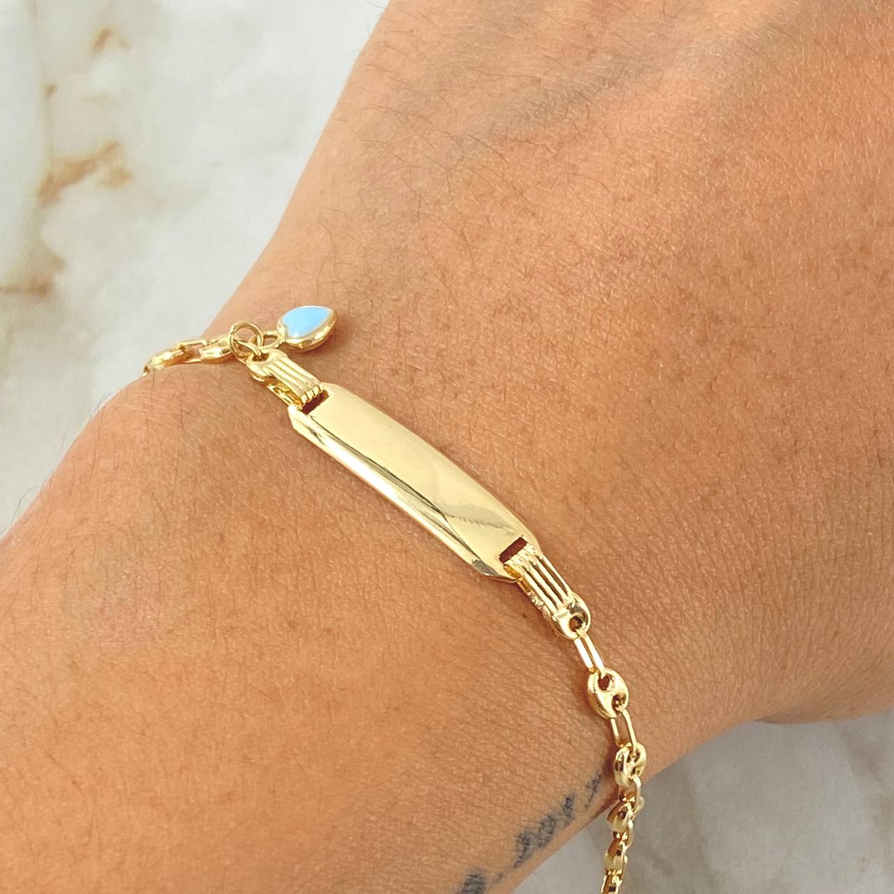 Pulso Bebé GC Dije Placa Bordeado 2.35gr / 14cm / Oro Amarillo 18K *