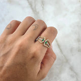 Anillo Moño Lemniscata Recta 3.7gr / T6 1/2 / Circones Blancos Verdes Fucsia Oro Amarillo 18K