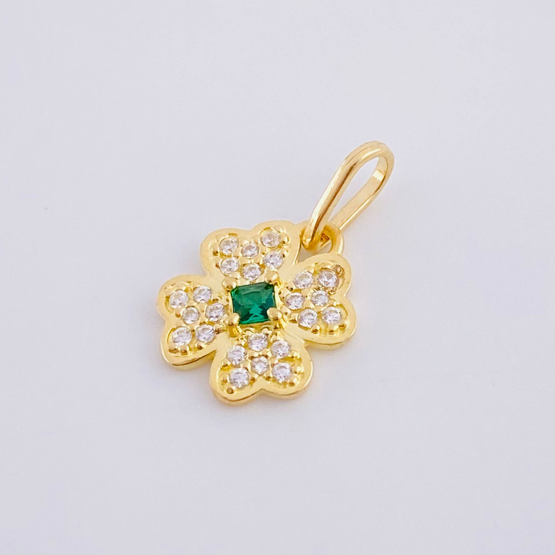 Dije Trebol 0.9 g / 1.5 cm Oro Amarillo 18K