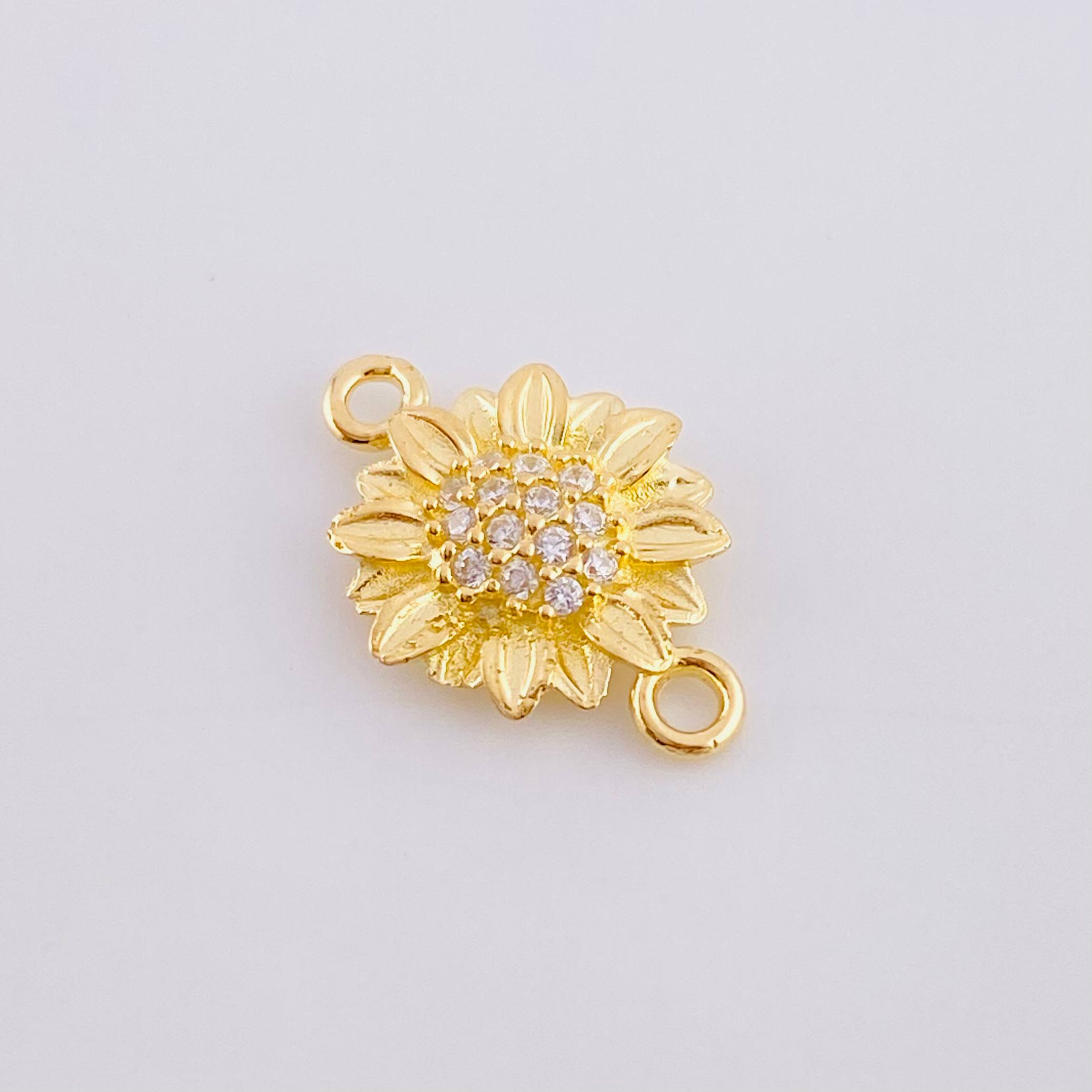 Herraje Girasol Tupido Relieve 0.95 g / 2.6 cm Oro Amarillo 18K