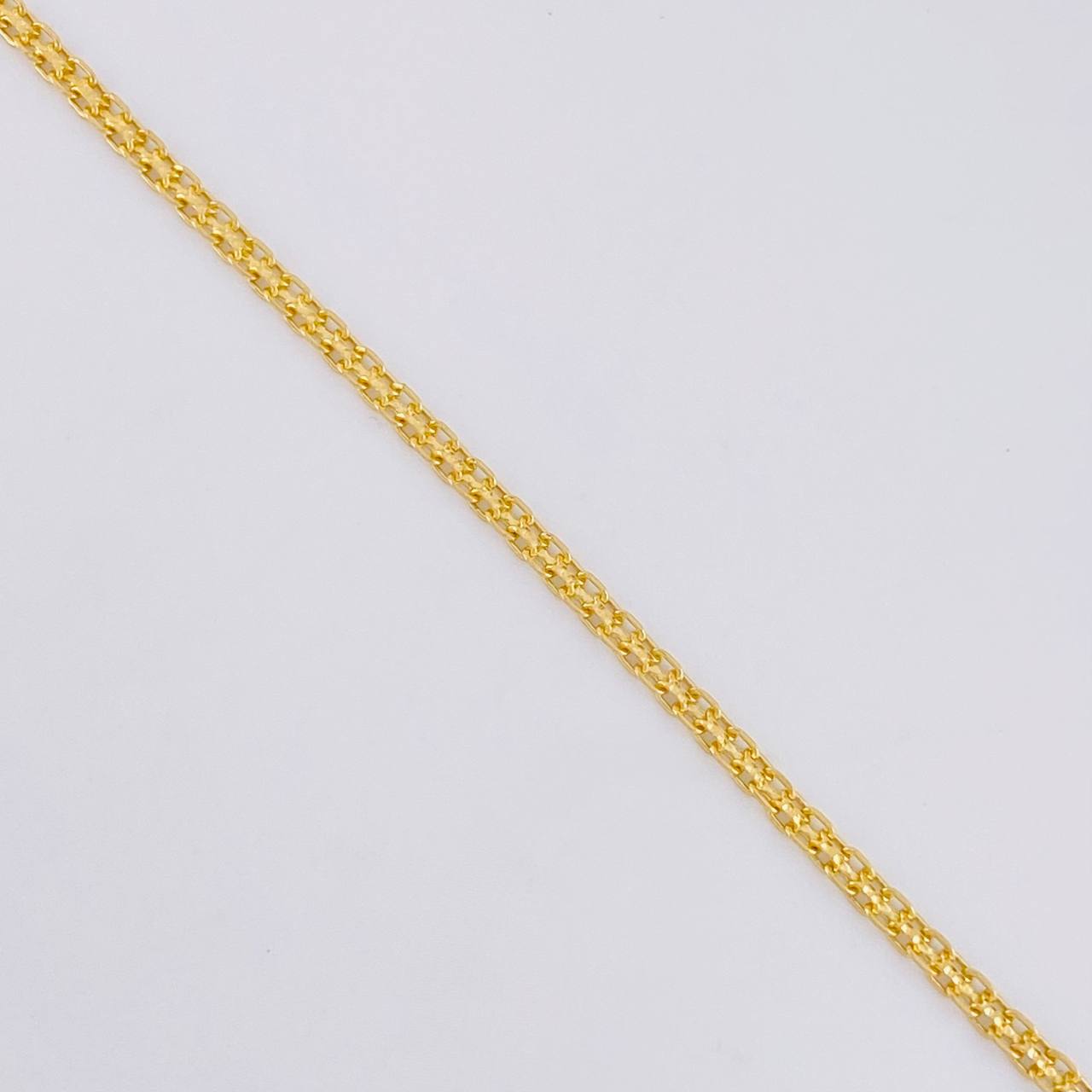 Cadena China 5.65 g / 45.4 cm / 2.4 mm Oro Amarillo 18K