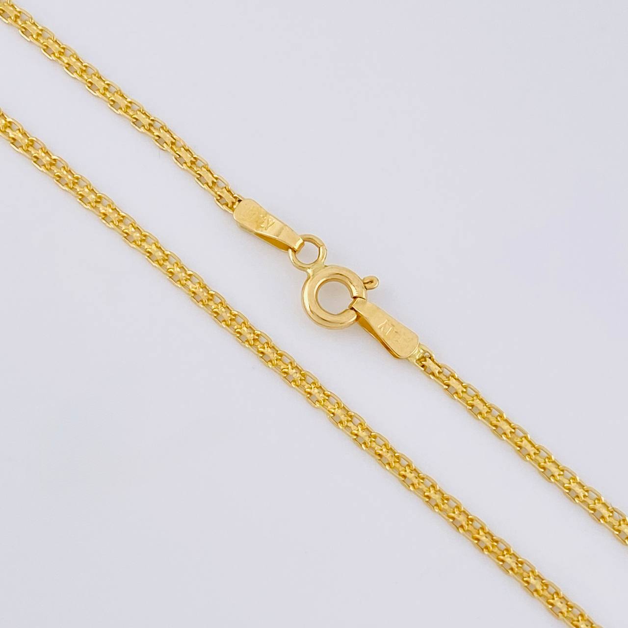 Cadena China 5.65 g / 45.4 cm / 2.4 mm Oro Amarillo 18K