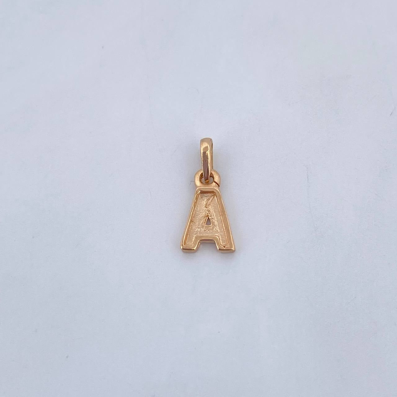 Dije Letra A 0.55gr / 1.4cm / Liso Oro Amarillo 18K $