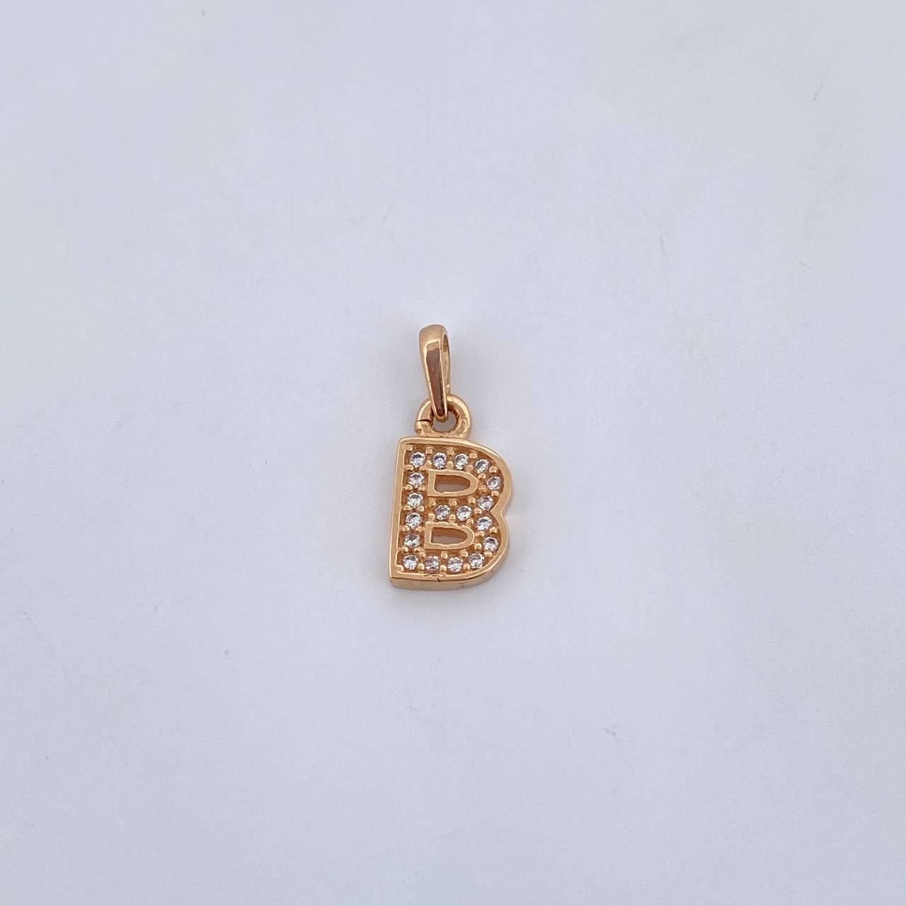 Dije Letra B 0.95gr / 1.5cm / Circones Blancos Oro Amarillo 18K $