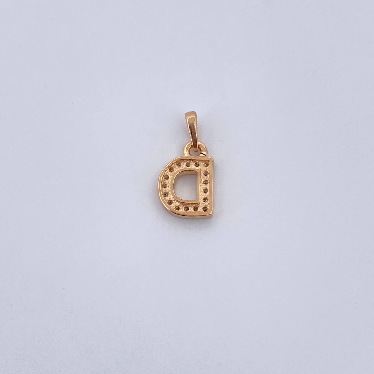 Dije Letra D 0.7gr / 1.4cm / Circones Blancos Oro Amarillo 18K $