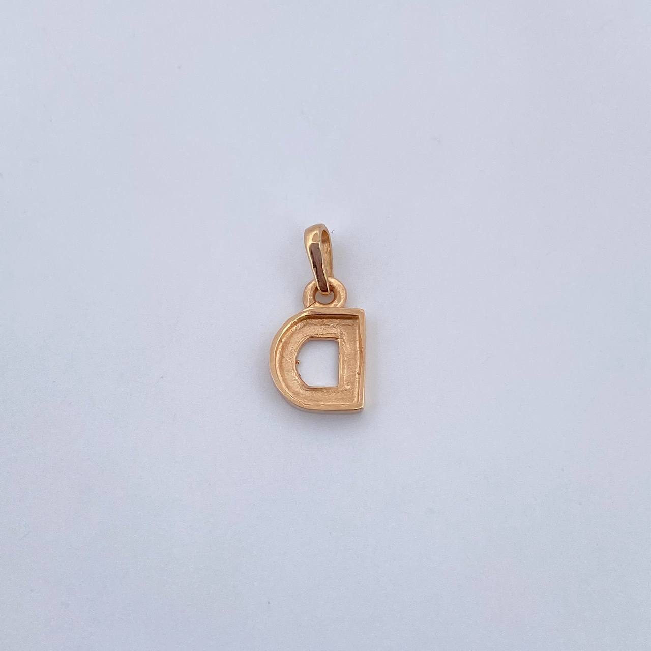 Dije Letra D 0.6gr / 1.4cm / Liso Oro Amarillo 18K $