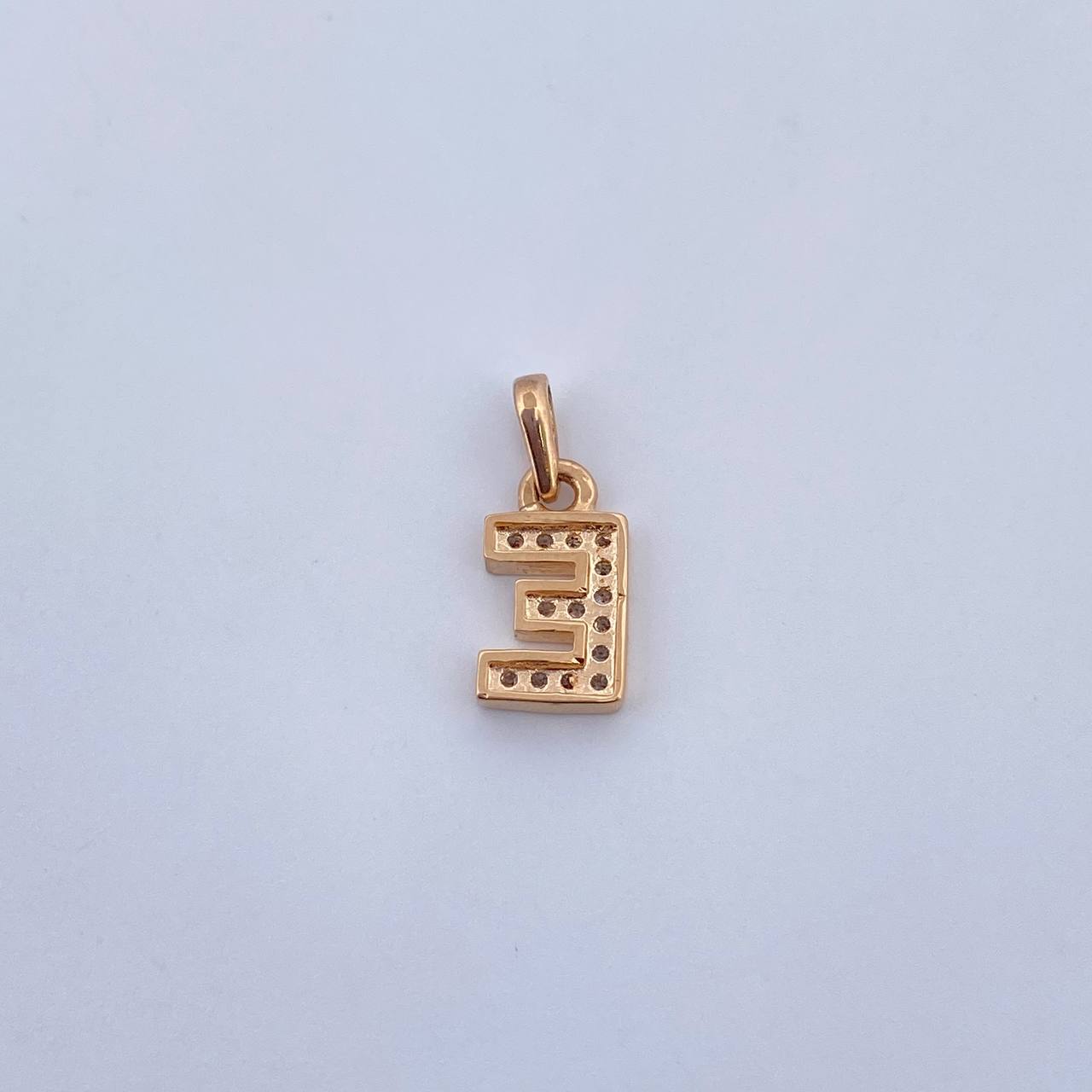 Dije Letra E 0.85gr / 1.4cm / Circones Blancos Oro Amarillo 18K $