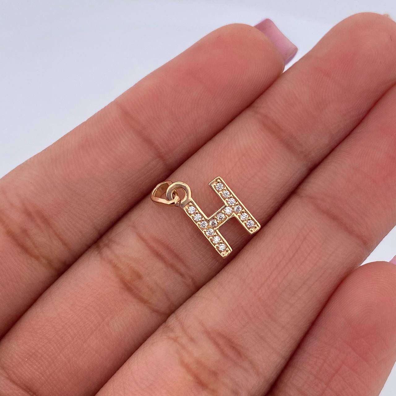 Dije Letra H 0.75gr / 1.5cm / Circones Blancos Oro Amarillo 18K $