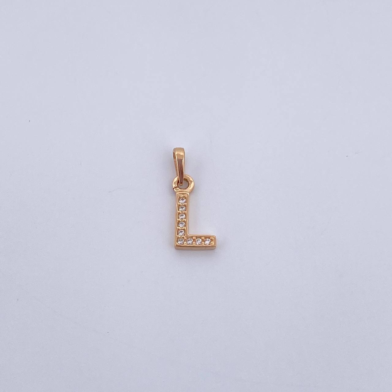 Dije Letra L 0.5gr / 1.5cm / Circones Blancos Oro Amarillo 18K $