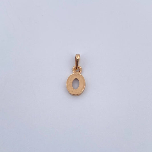 Dije Letra O 0.5gr / 1.4cm / Liso Oro Amarillo 18K $