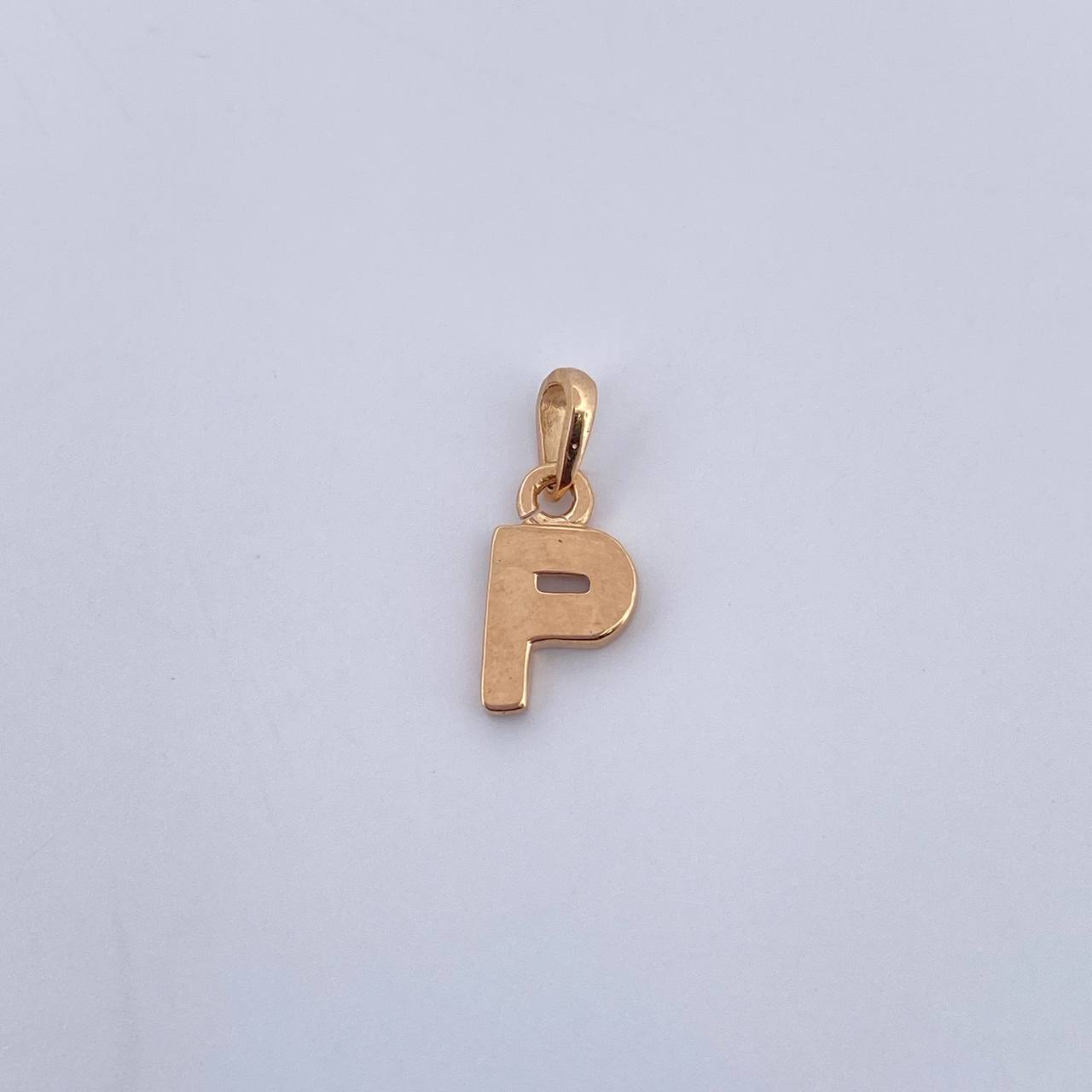Dije Letra P 0.5gr / 1.4cm / Liso Oro Amarillo 18K $