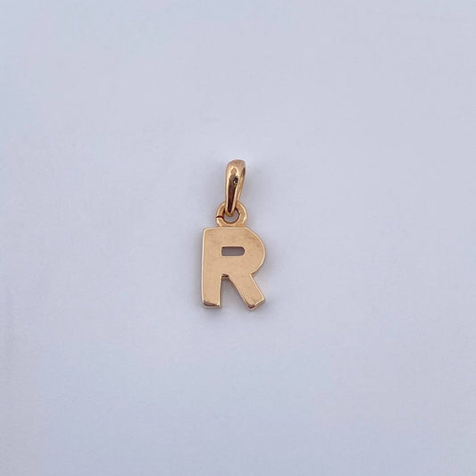 Dije Letra R 0.5gr / 1.4cm / Liso Oro Amarillo 18K $