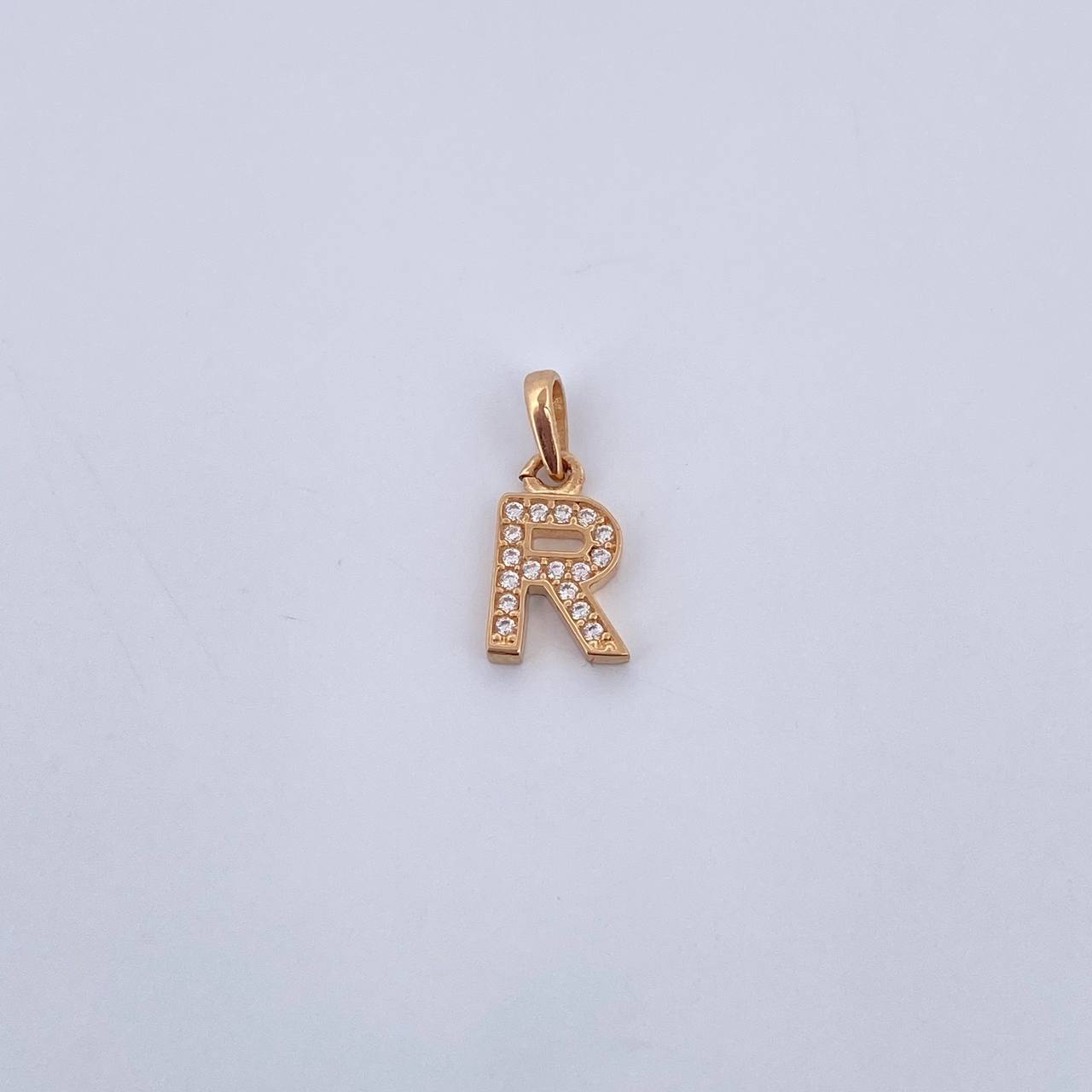 Dije Letra R 0.7gr / 1.4cm / Circones Blancos Oro Amarillo 18K $