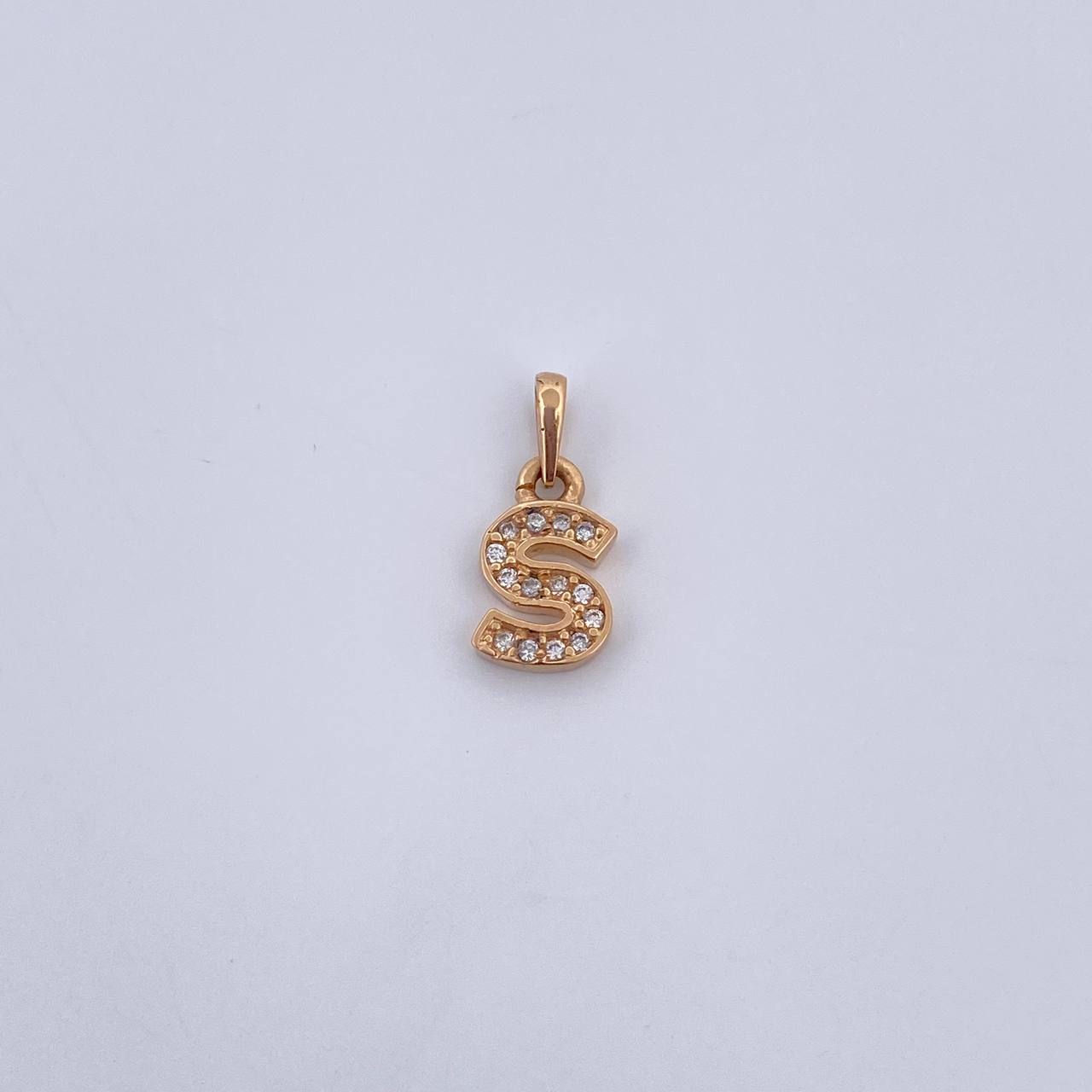Dije Letra S 0.85gr / 1.4cm / Circones Blancos Oro Amarillo 18K $